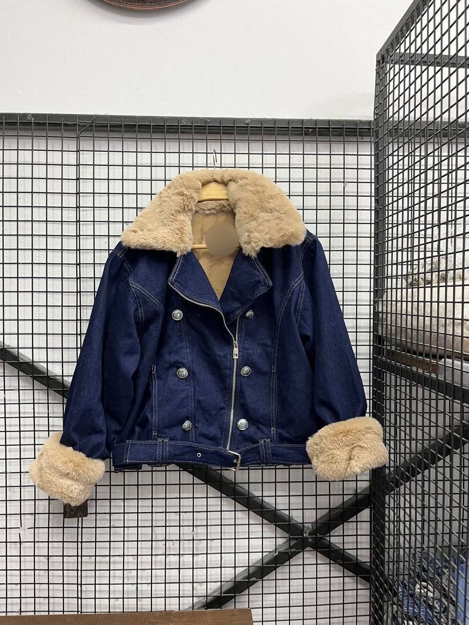 Jacket - الصورة 8