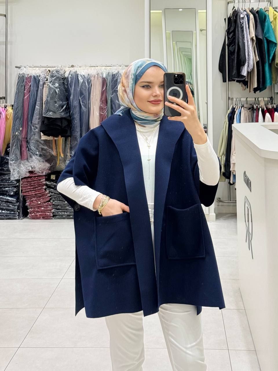 Jacket - الصورة 2