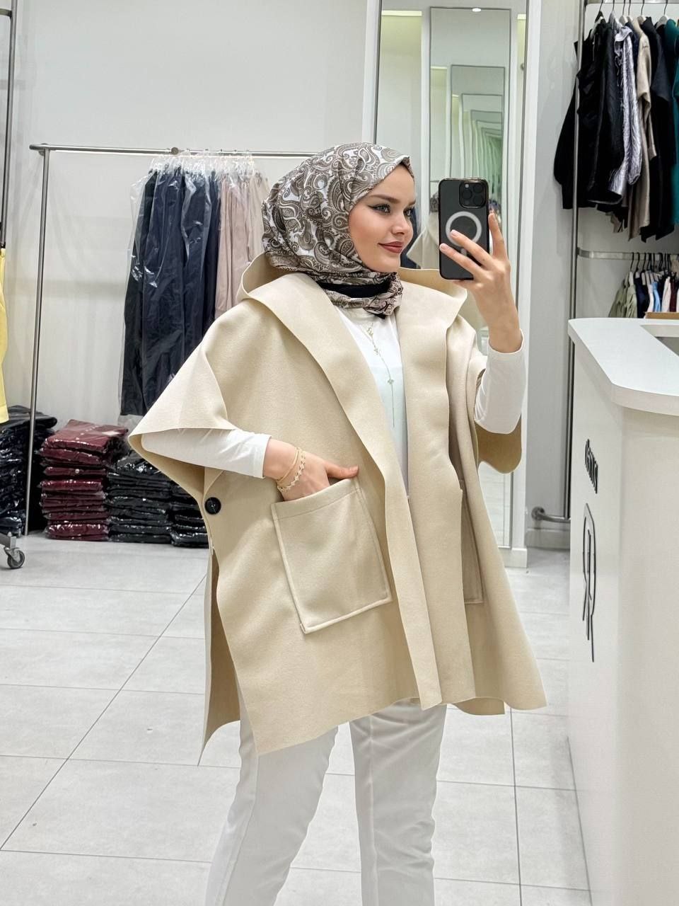 Jacket - الصورة 4